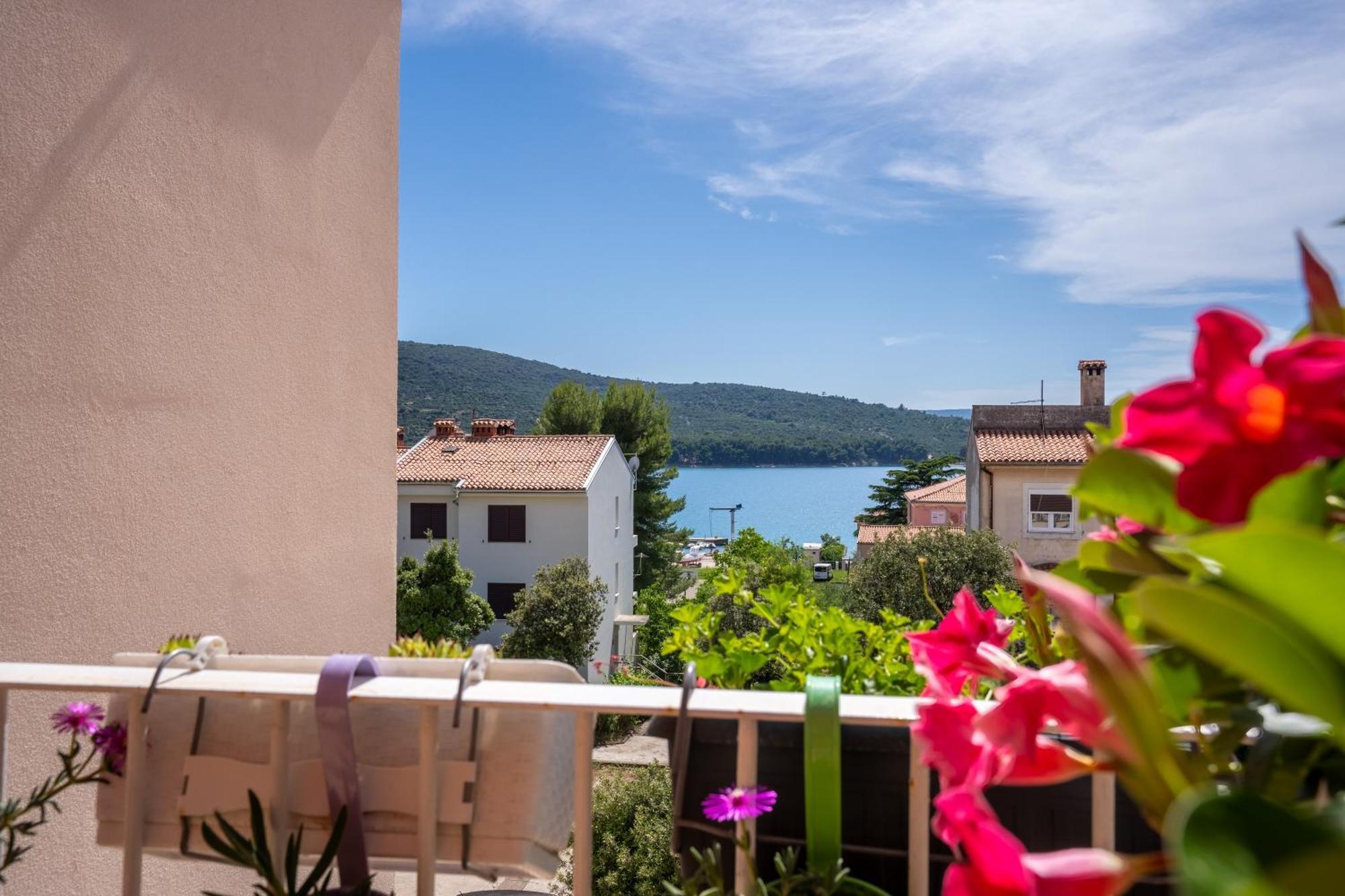 Apartman Laura Cres Εξωτερικό φωτογραφία